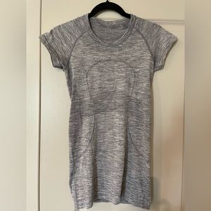 Lululemon short sleeve top